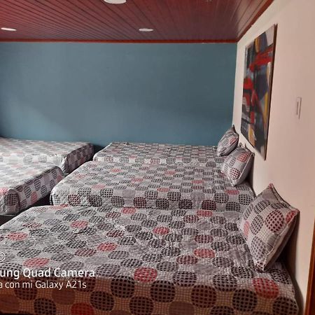 La Parada Del Tren Hostel Bogotá Kültér fotó