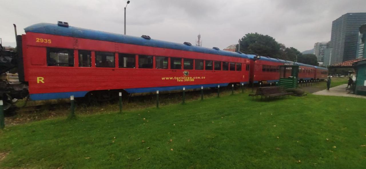 La Parada Del Tren Hostel Bogotá Kültér fotó