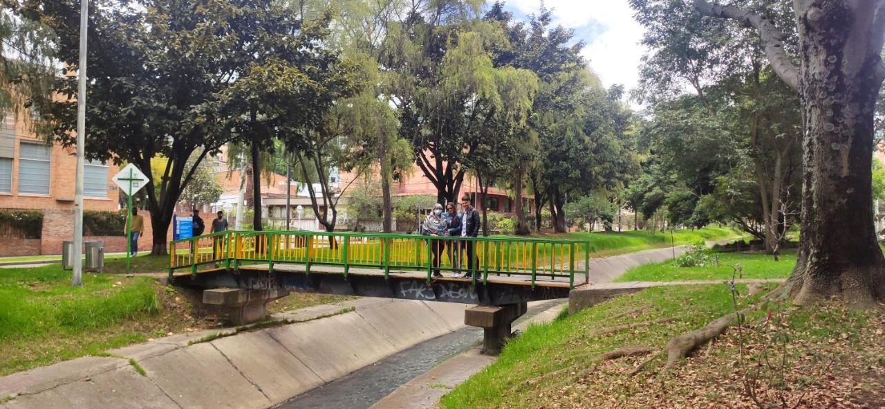 La Parada Del Tren Hostel Bogotá Kültér fotó