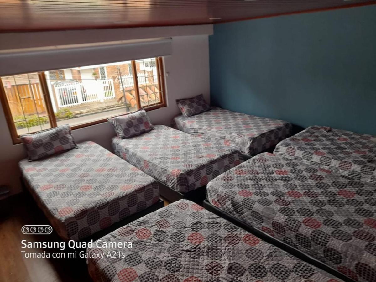 La Parada Del Tren Hostel Bogotá Kültér fotó